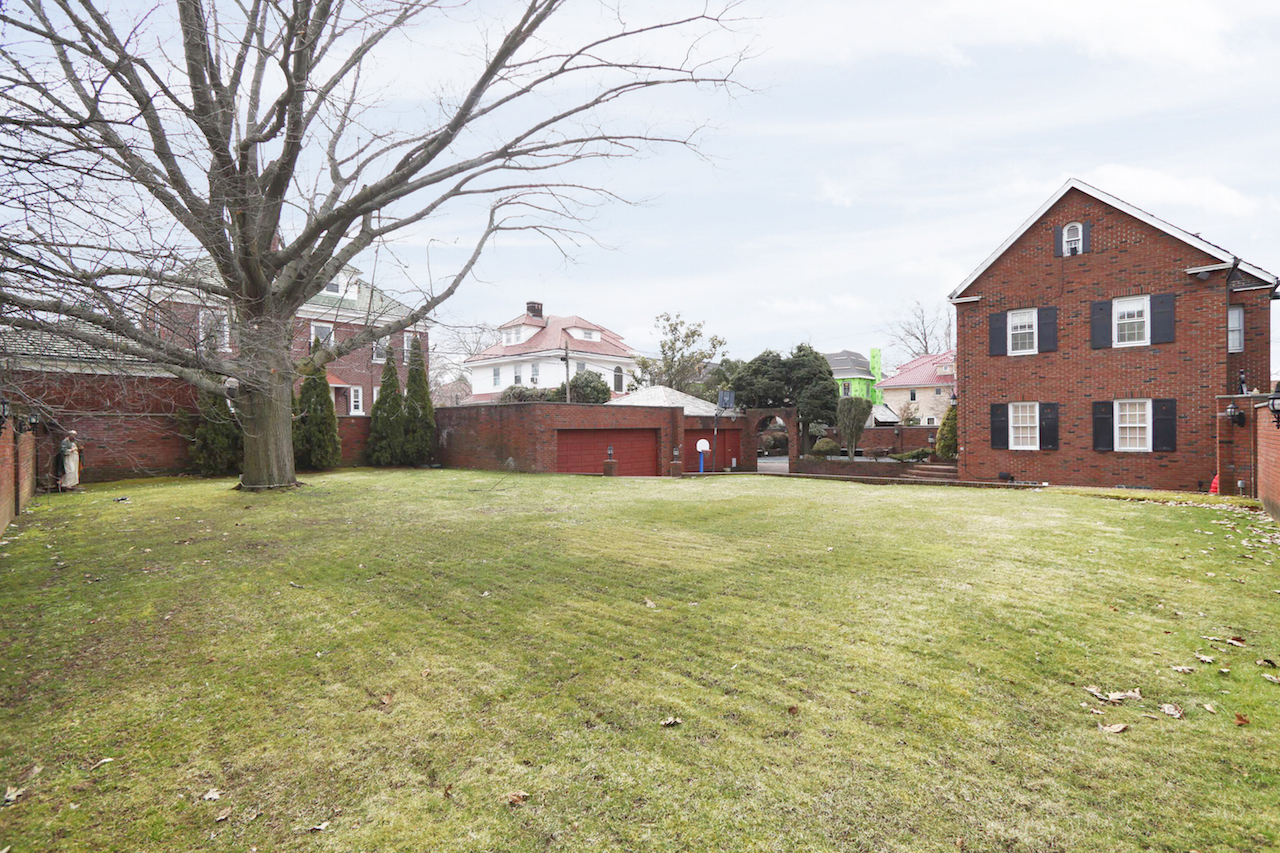 8053_harbor_view backyard2 maguire real estate brooklyn ny